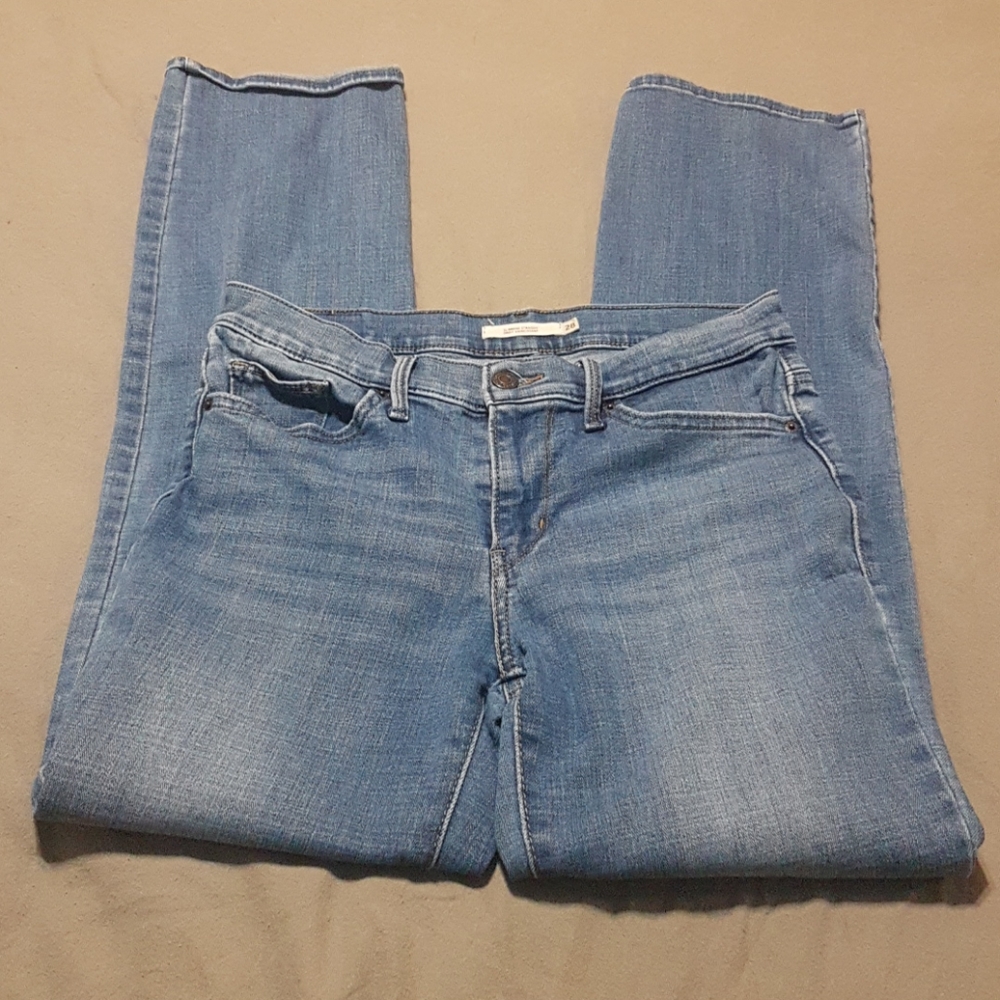Women's Levi's slimming straight jeans